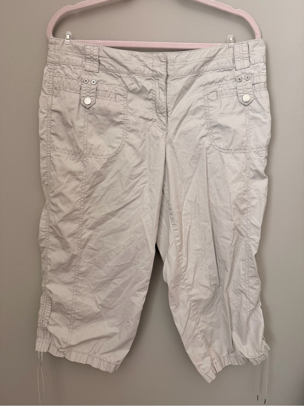 Women's Ann Taylor LOFT Light Tan Capri Cargo Pants